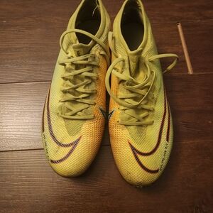 Nike Yellow Men's Athletic Shoes